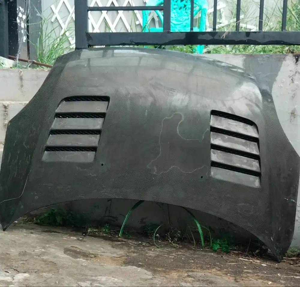 Kap Mesin Karbon,Spoiler Belakang dan Subwoofer Suzuki Swift