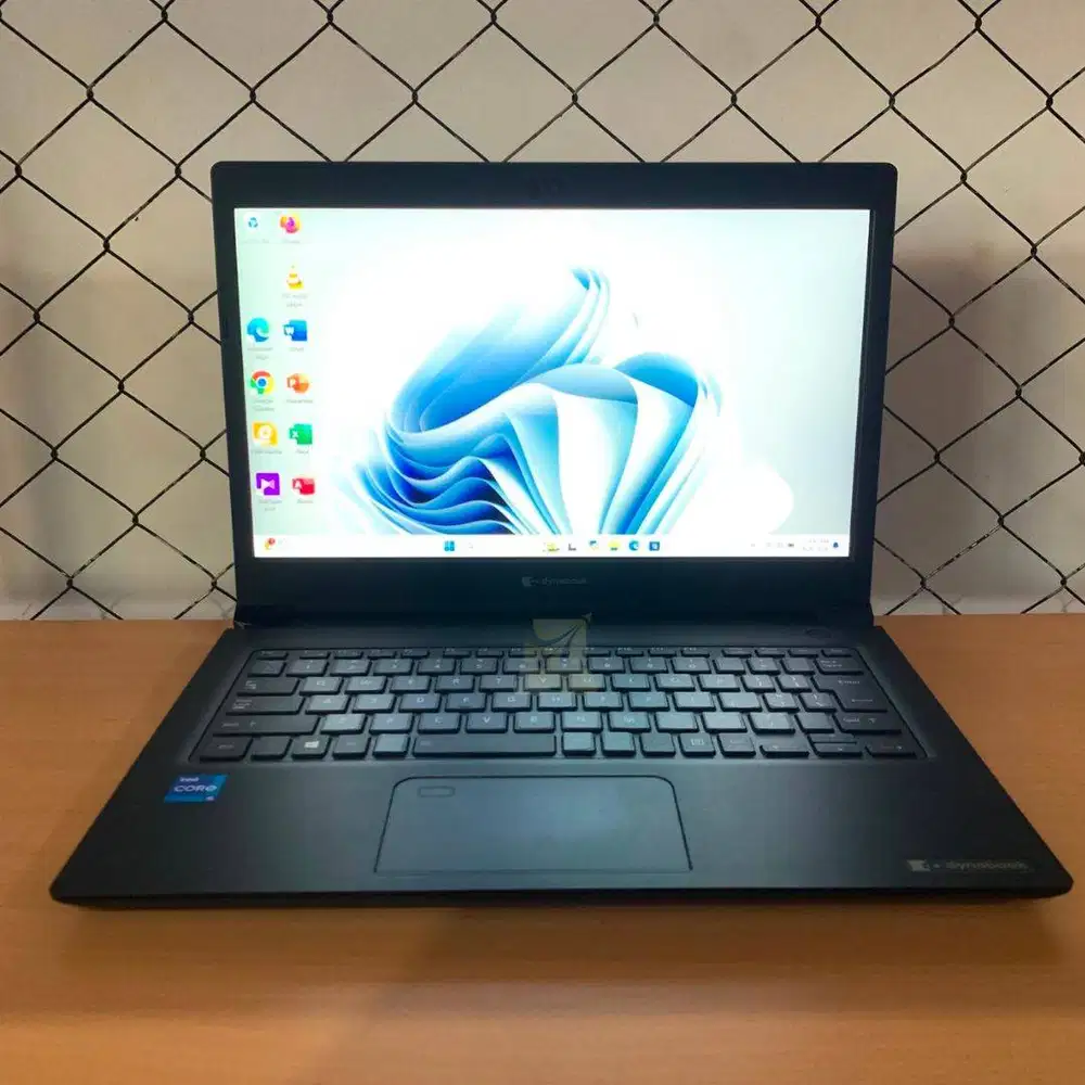 Dynabook S73/HS / i5-1135G7 / RAM 8GB / SSD 256GB / Intel Iris Xe / W