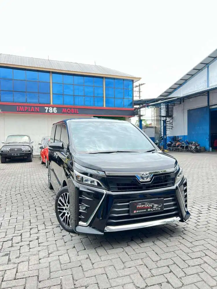 Toyota Voxy 2.0 AT Hitam 2018 Alphard g atpm vellfire zg  sienta 2019