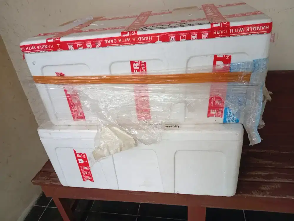 styrofoam besar 2 buah