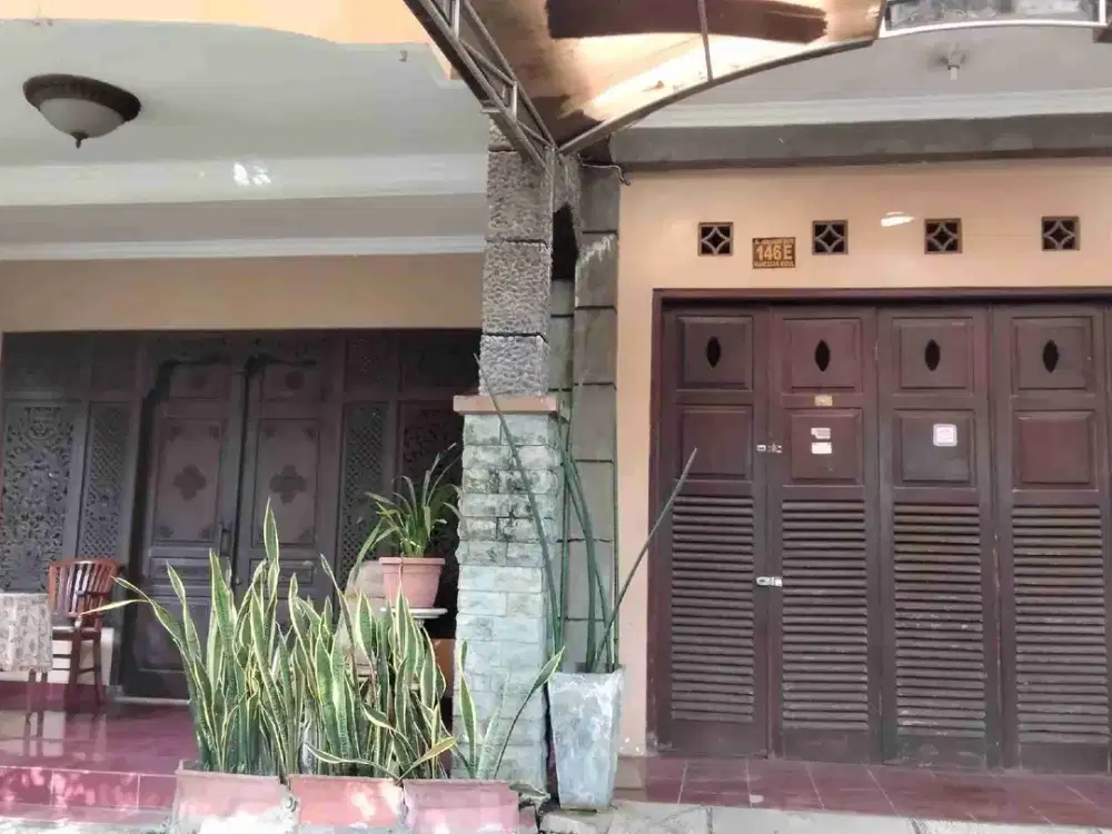 Rumah Klasik Kokoh radius Seturan Raya