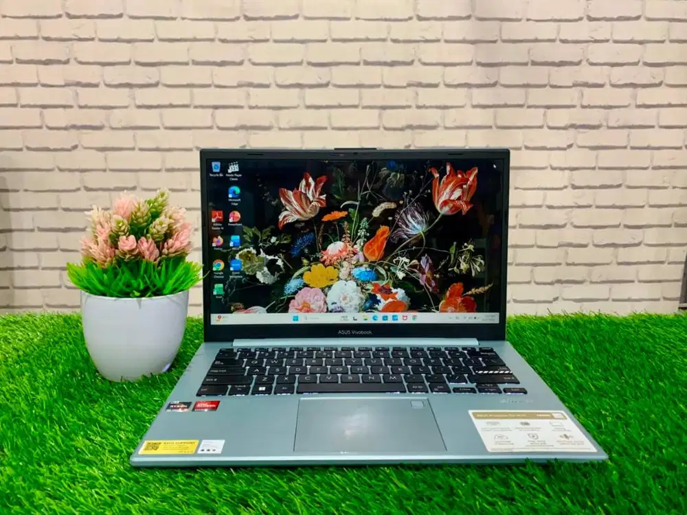 LAPTOP LIKE NEW ASUS E1404FA AMD Ryzen 3
