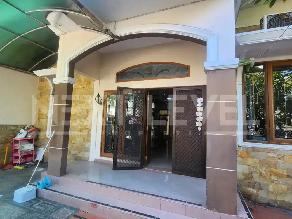 DISEWAKAN: RUMAH RAPI & SIAP HUNI DI TAMAN MUTIARA, PAKUWON CITY – SURABAYA TIMUR