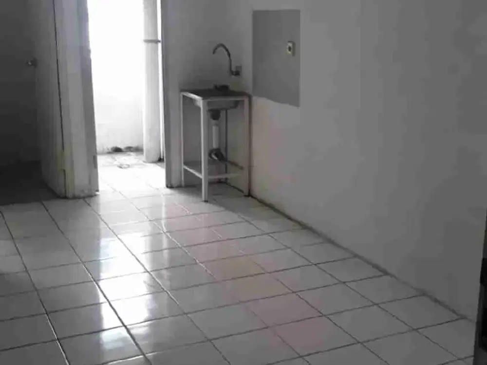 Disewakan Apt Gading Nias 2 kamar tidur unfurnished dekat stasiun LRT, busway dan Mall