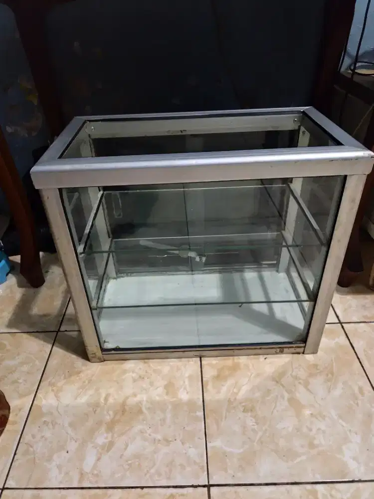 Etalase kecil buat jualan
