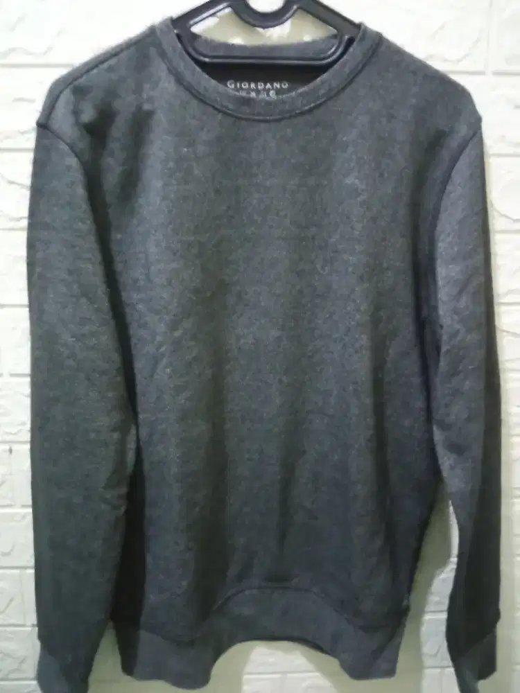 Crew neck Giordano size M kondisi 95%
