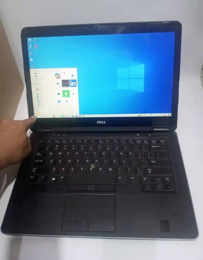 Touchscreen Dell E7440 Core i5-4310U DDR 8GB SSD 256GB Baterai 2 Jam