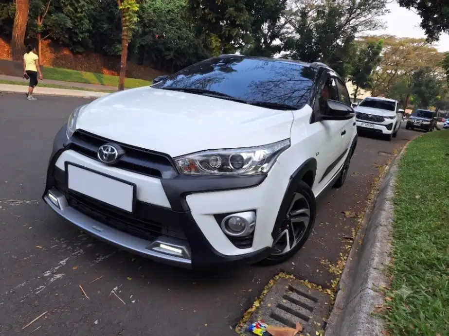 LOW DP Toyota Yaris 1.5 TRD Sportivo Heykers Bensin-AT 2017 TVN