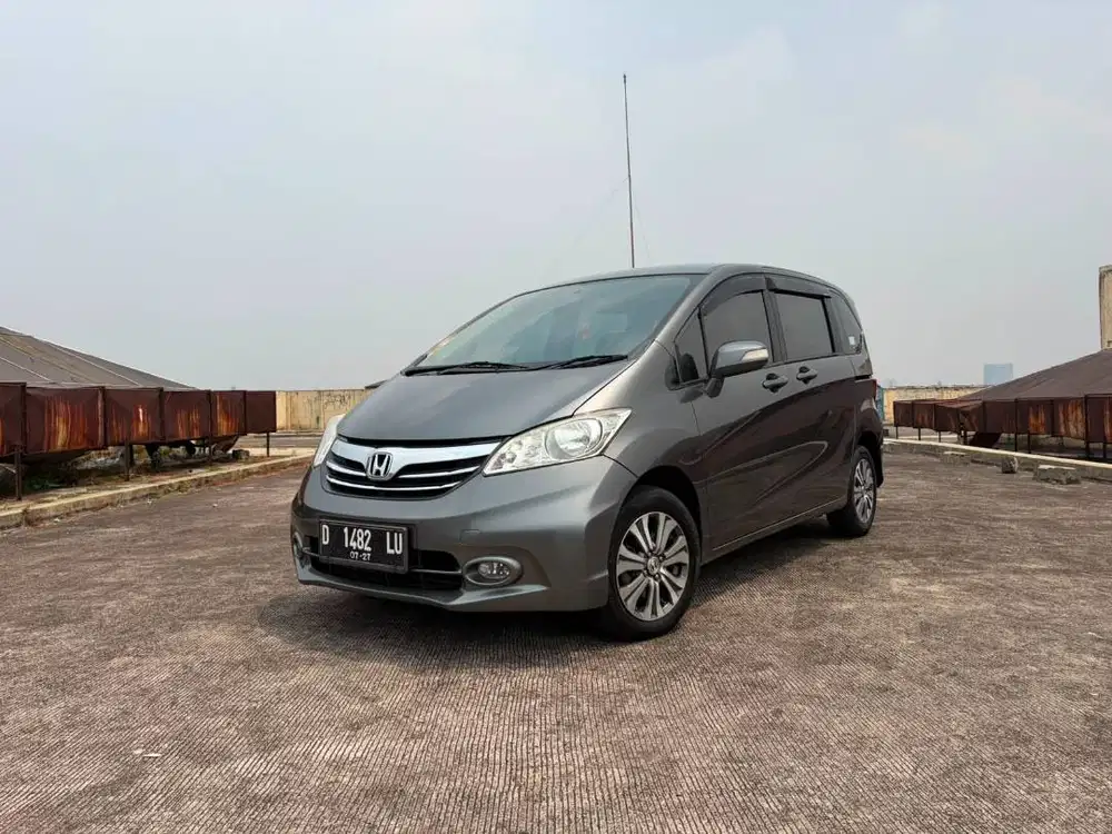 Honda freed  e type PSD tahun 2013