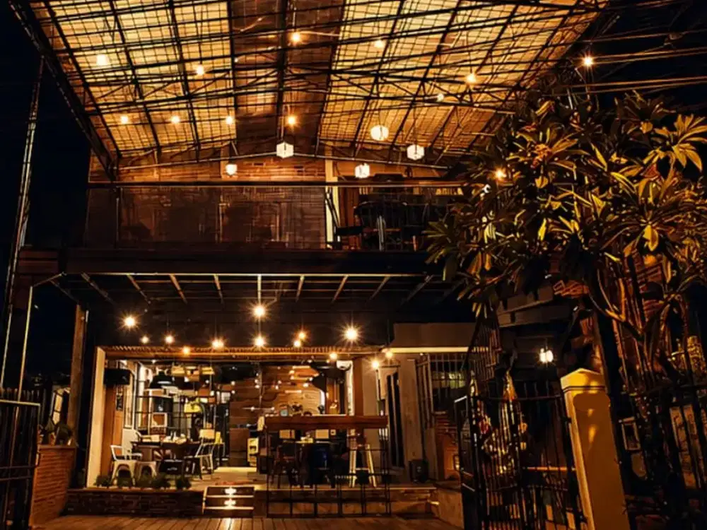 Rumah Kost Aktif dan Cafe Super Strategis di Kompleks UK Petra Surabaya