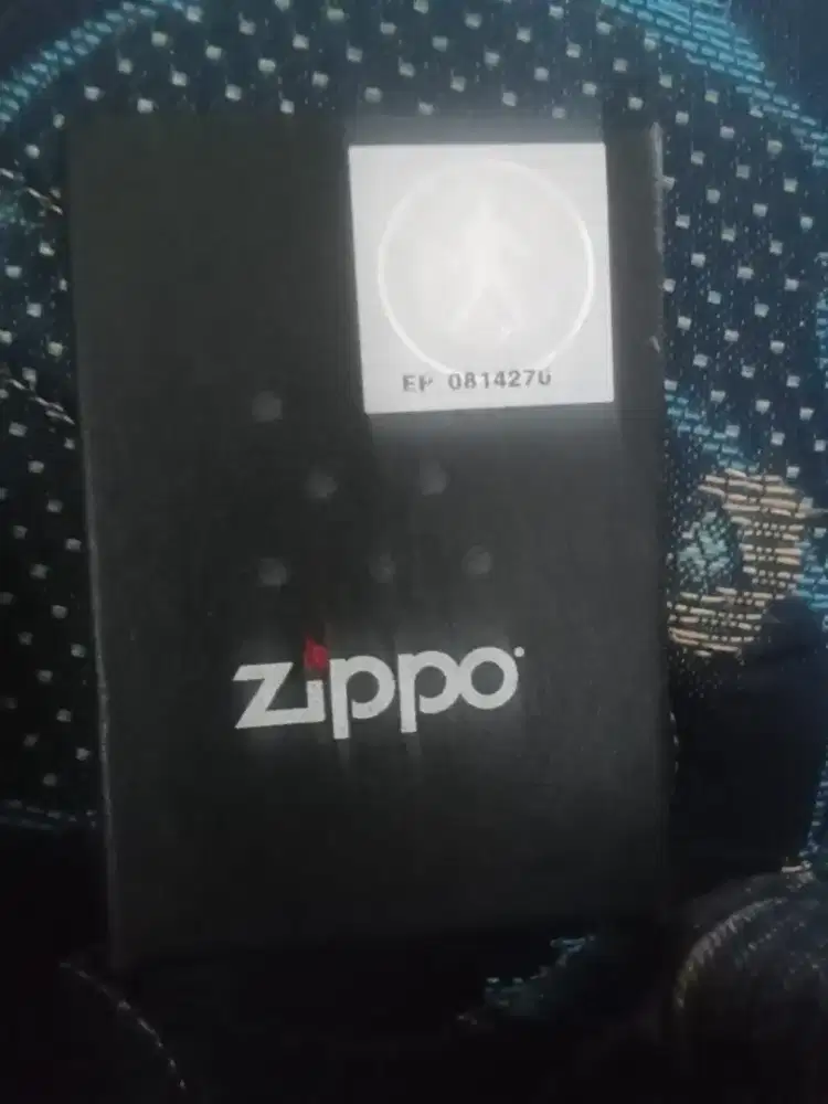 Zippo original ada 2 Elvis n Beatles bandung tengah plus kotaknya