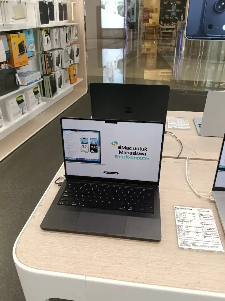 MacBook Pro 14 inci