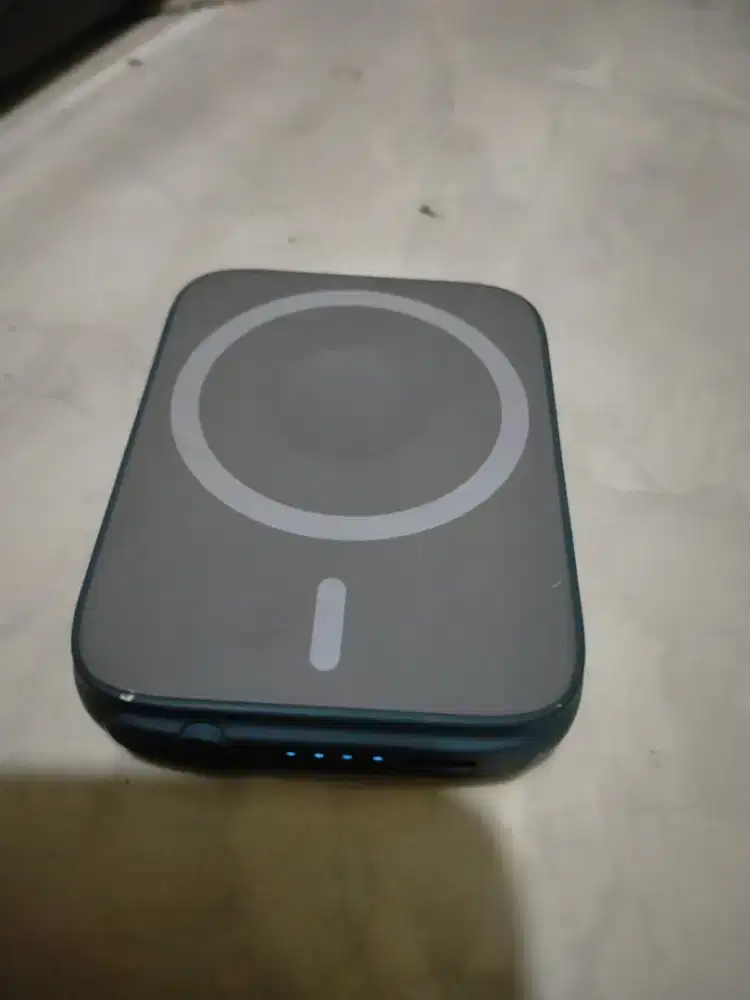 Charger/Power Bank iPhone merek VOVA original Made Korea.