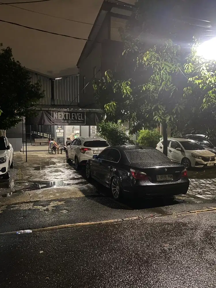 Jaga kantin lapangan olahraga