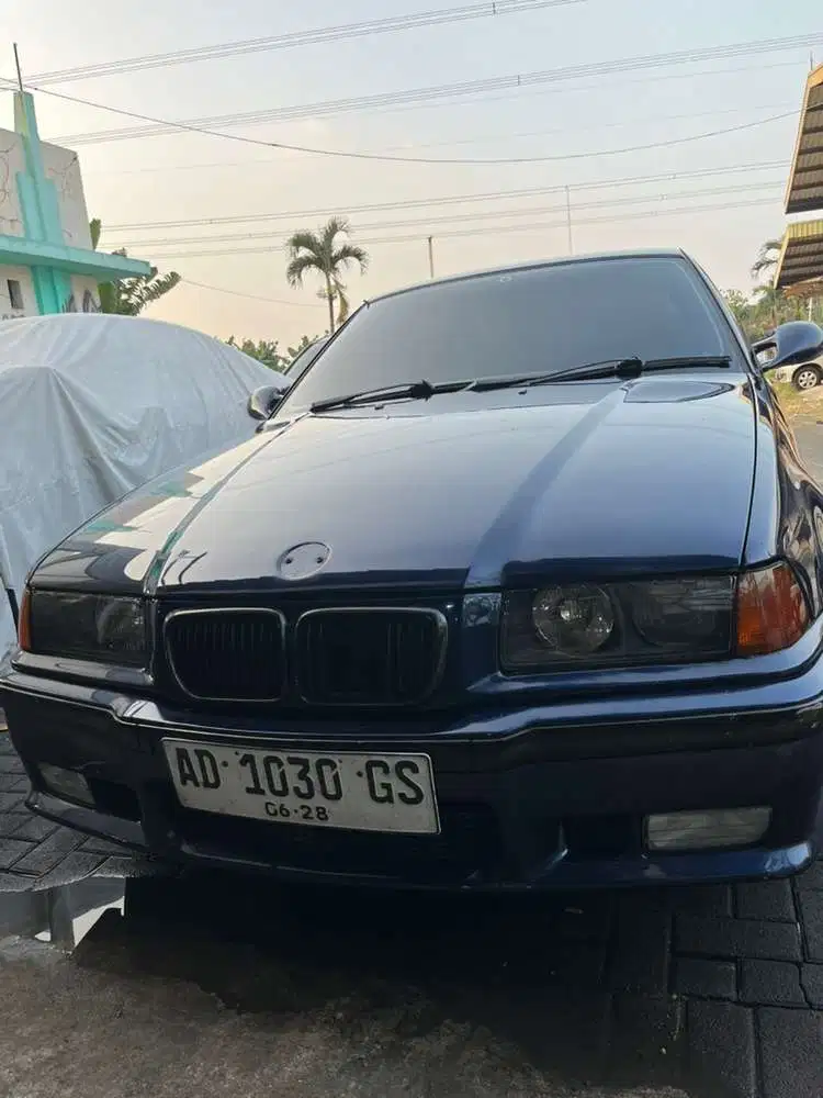 BMW 323i 1997 Bensin