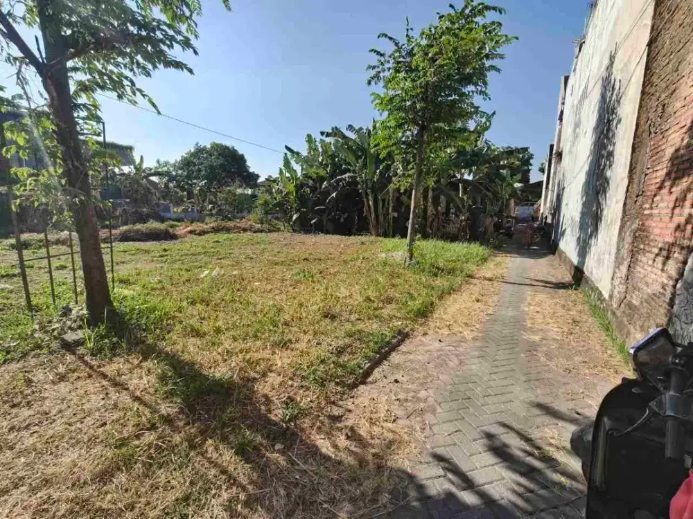 Tanah Pekarangan Selatan Jl. Adisumarmo Solo