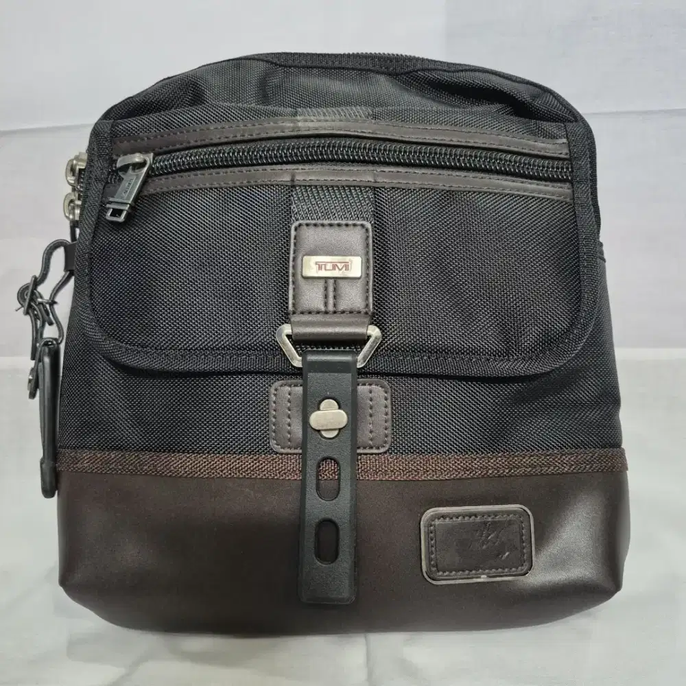 Tas Sling Selempang Annapolis Dengan Disain Elegan