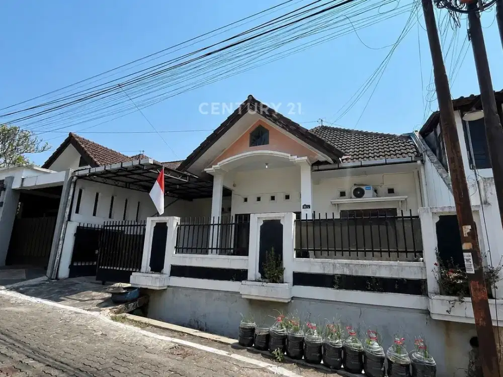 RUMAH DI DAERAH BANYUMANIK SEMARANG LOKASI STRATEGIS