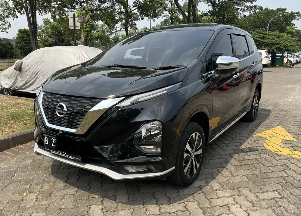 Nissan Livina VL AT 2021 Hitam Istimewa Low KM