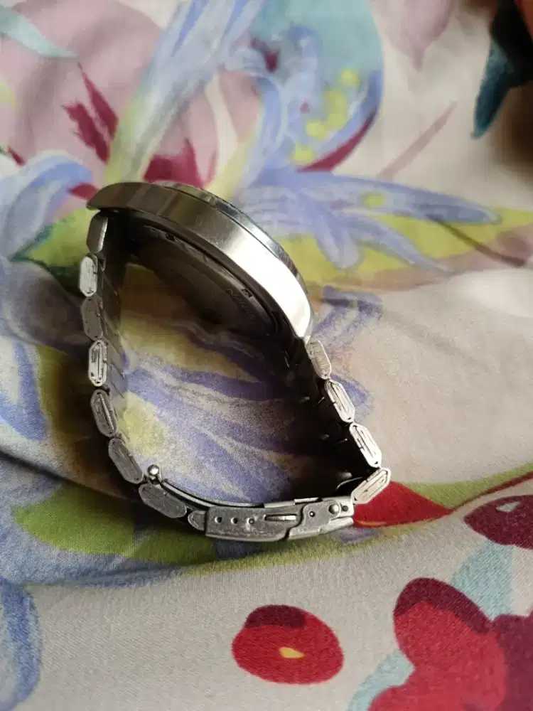 Dijual Jam Tangan Stainless Steel merk ternama Nautica diameter 4,5cm.
