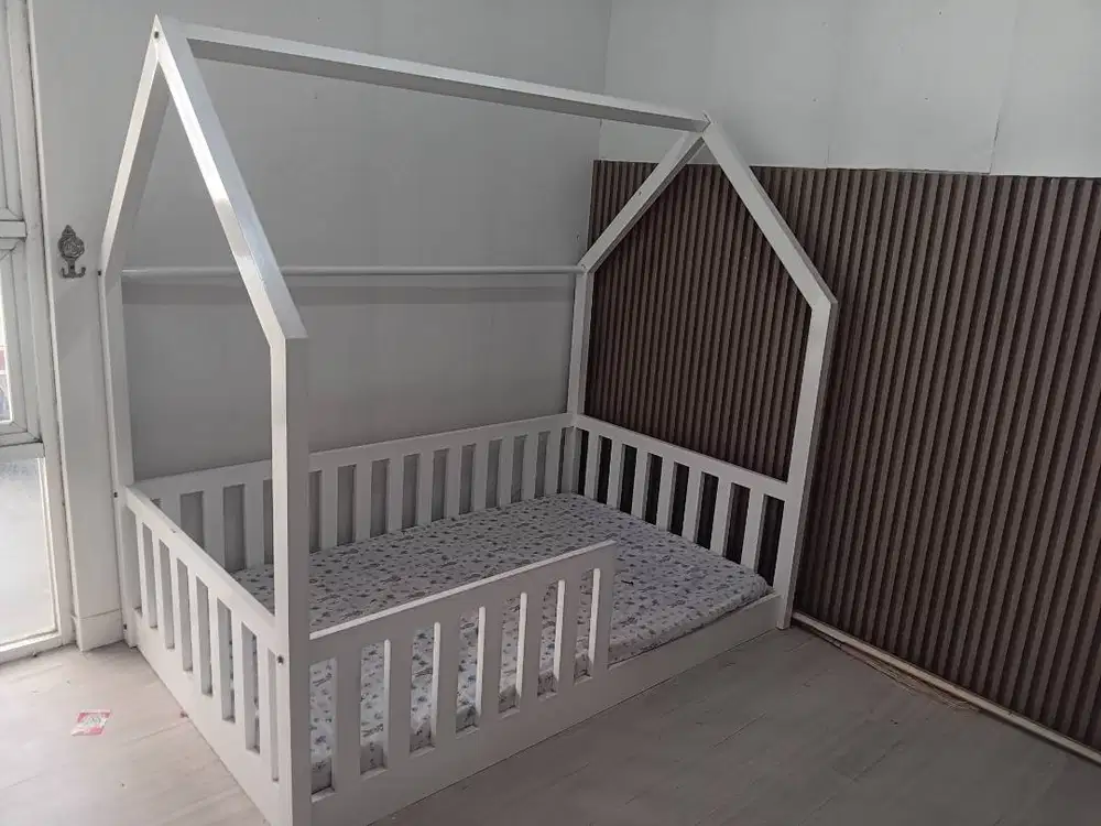 Tempat tidur anak 0-5 th