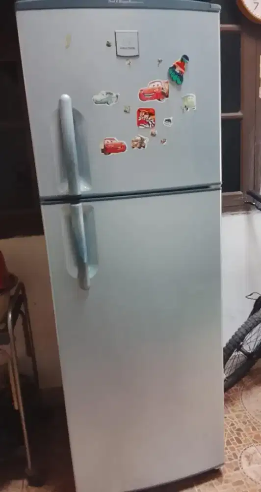 Kulkas Polytron 2 pintu