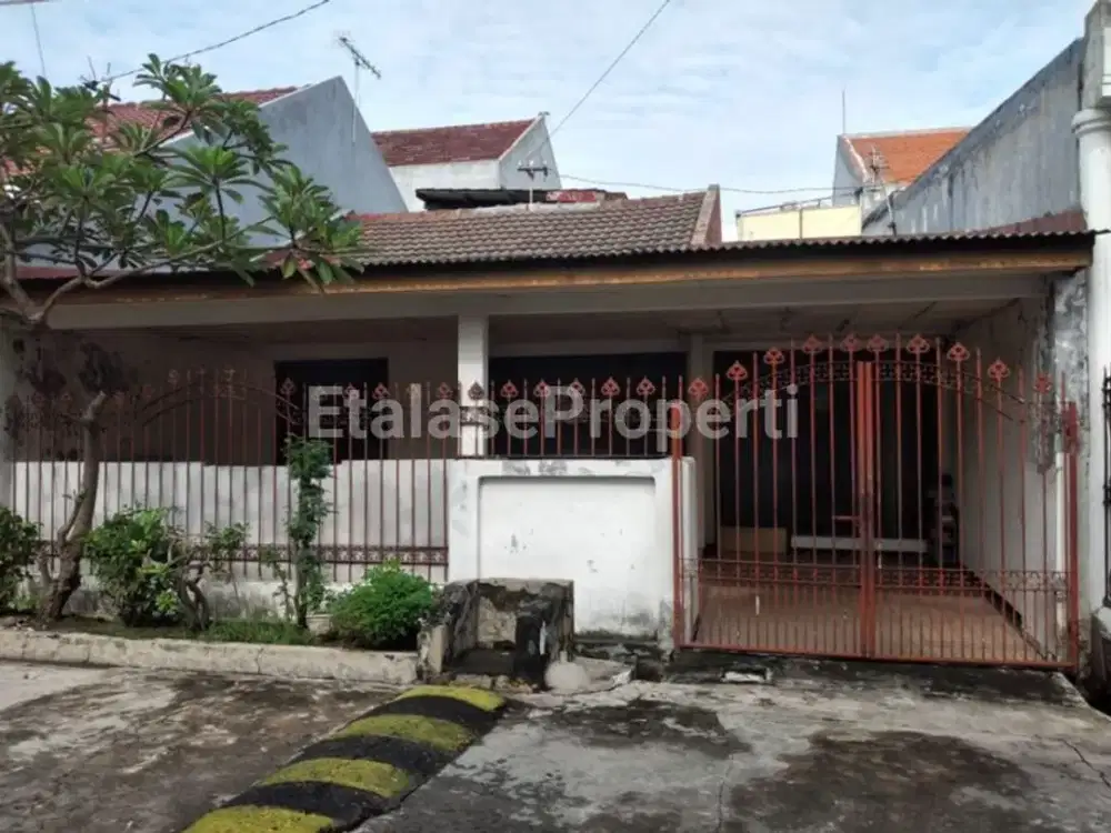 Dijual rumah lama hitung tanah babatan pantai