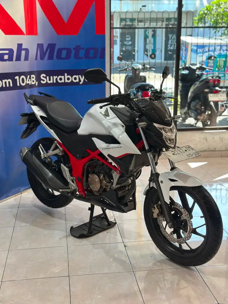 LOW KM Honda CB 150R STREETFIRE SE TH 2019 REG 2020