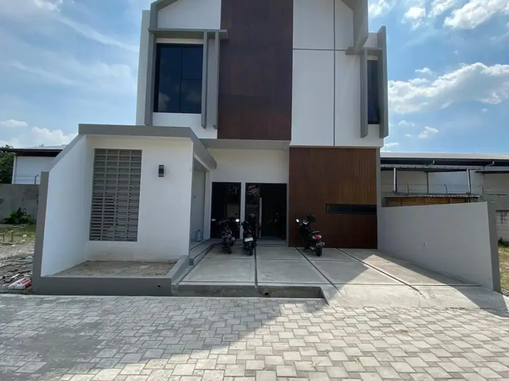 rumah mewah siap huni di solo baru tipe 185/150 2 lantai bisa kpr bank dp 0% lokasi sangat strategis pinggir jalan raya
