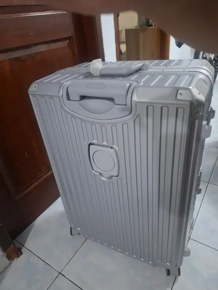Koper 28 inch Hanke Baru