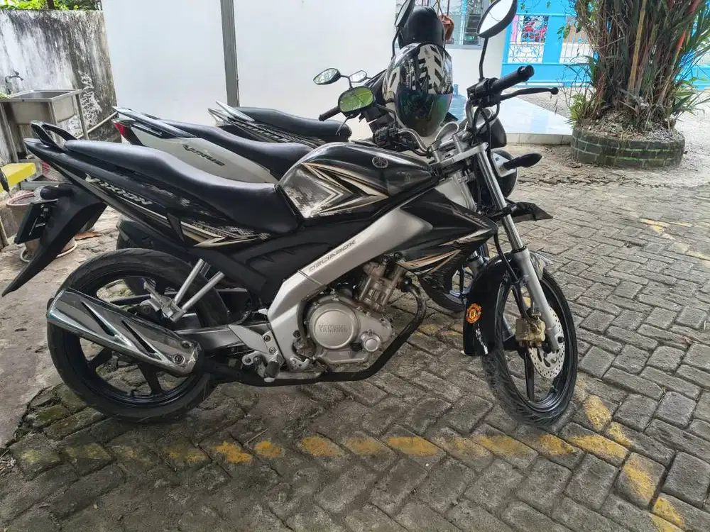 Vixion old, kepala lampu bulat, warna hitam th 2009, manual