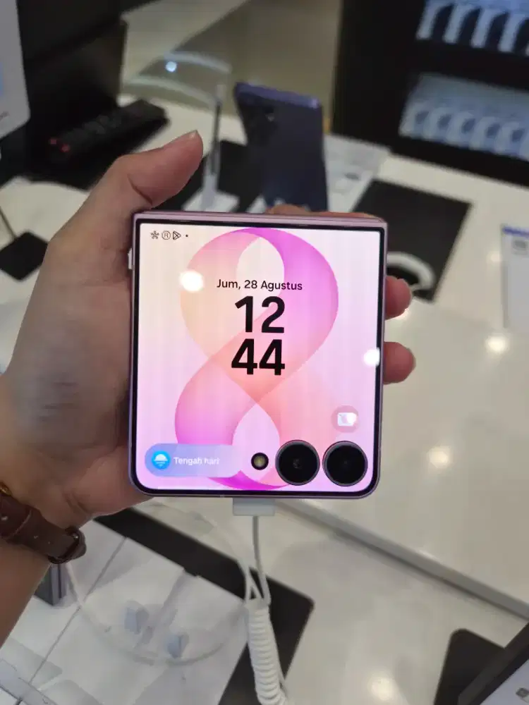 Samsung Z Flip 8 (cicilan 0% dan free proteksi layar)