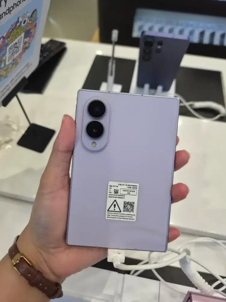Samsung Z Fold 8 (cicilan 0% dan free proteksi layar)