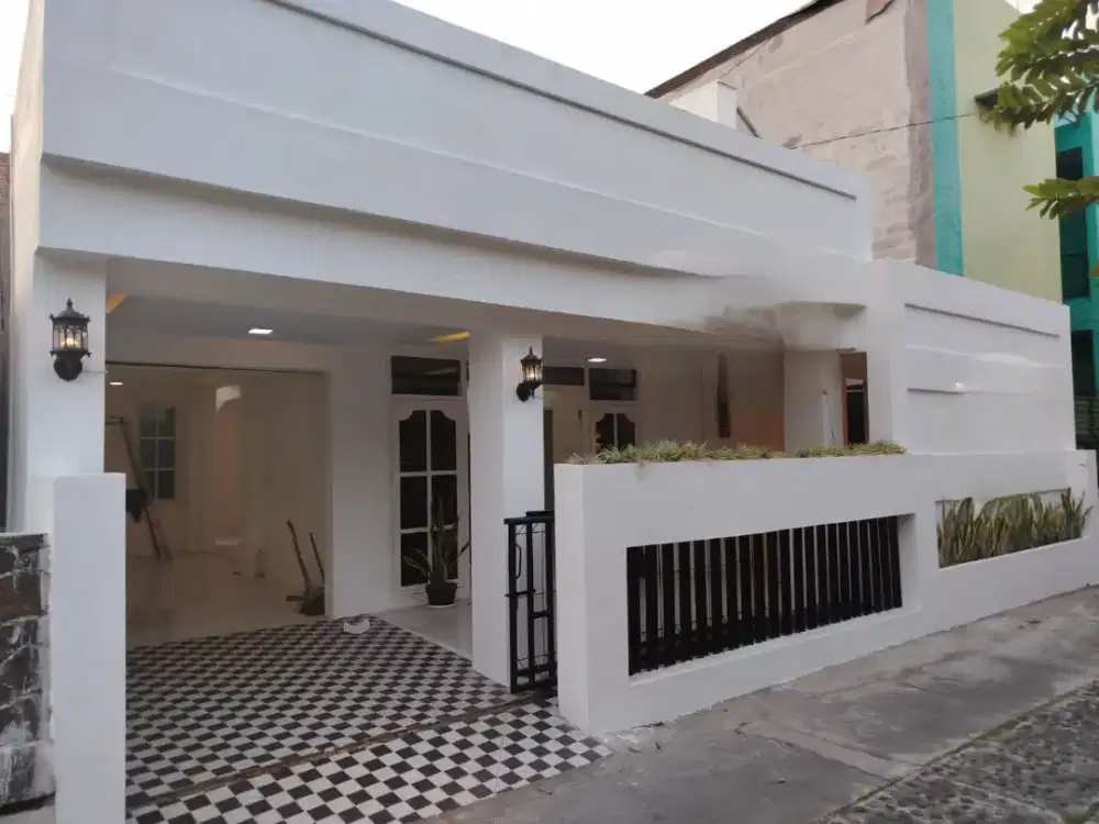 Dekat xt square Umbulharjo rumah bagus 2 lantai siap huni