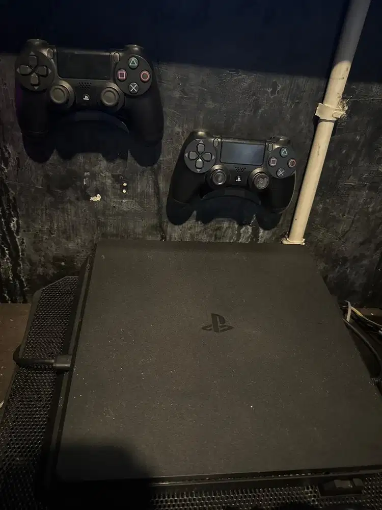 Ps4 ori 500gb no minus , ga pernah di mainin lagi