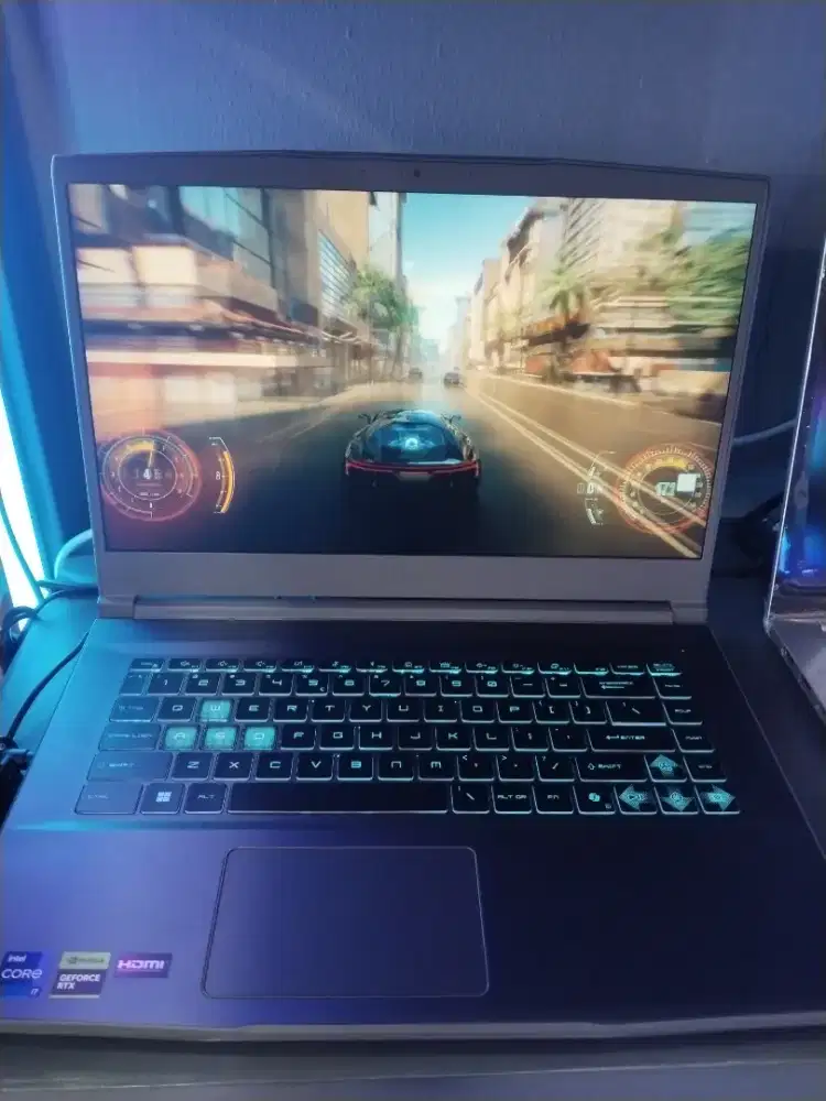 Laptop Msi i7 8 512