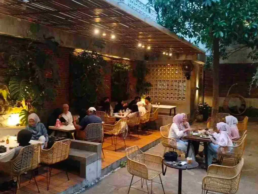Cafe Setrategis Poros Jalan Raya Cengger Ayam