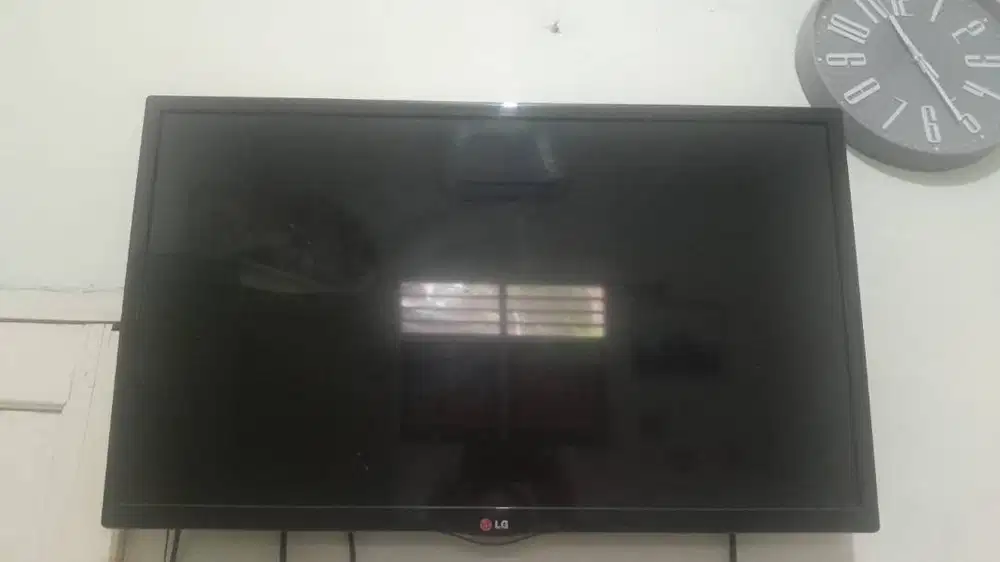TV 32 Inch Merk LG , Bonus Android Top Box