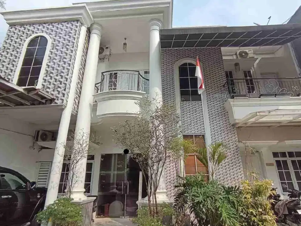 Jual cepat rumah mewah di lengkapi private pool dalam cluster. Bambu Apus Jakarta Timur