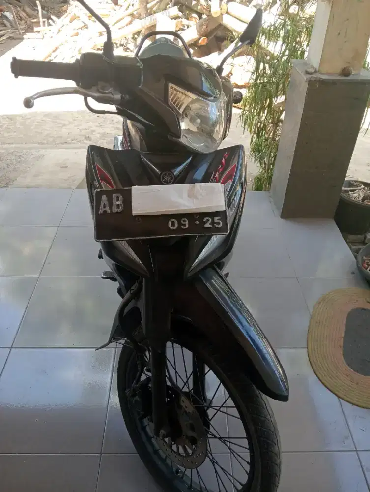 Dijual Yamaha Vega RR Tahun 2015 (Mesin 5D9) warna hitam. Ss lengkap