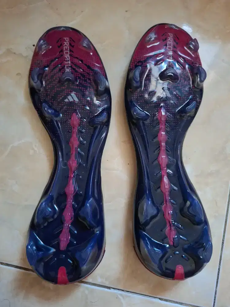 Outsol alas kaki sepatu bola atau minisoccer predator hitam merah