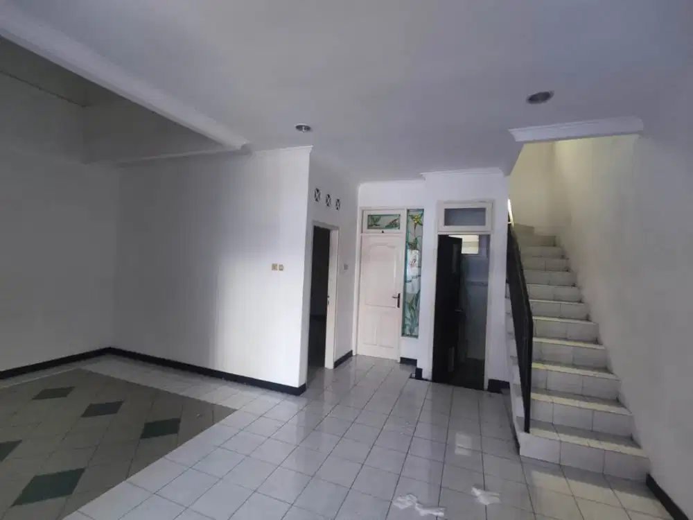 Turun Harga Drastis Dijual Rumah Hitung Tanah di Dharmahusada Indah Dekat Kertajaya