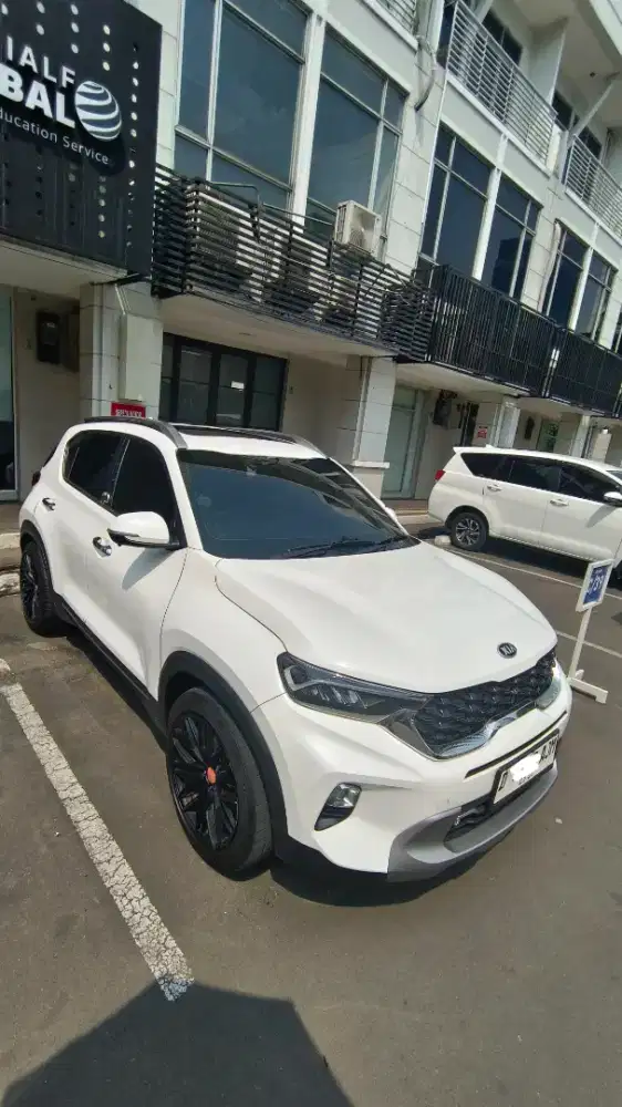 Kia Sonet Premier 1.5L 2021 Putih KM Rendah 32ribuan Plat D