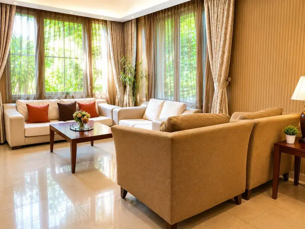 Dijual rumah mewah hoek 3 lantai dengan taman luas , pencahayaan alami, dalam close cluster , security 24 jam di Kelapa Gading