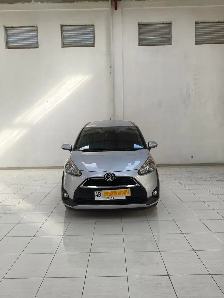 Toyota Sienta 1.5V AT 2017