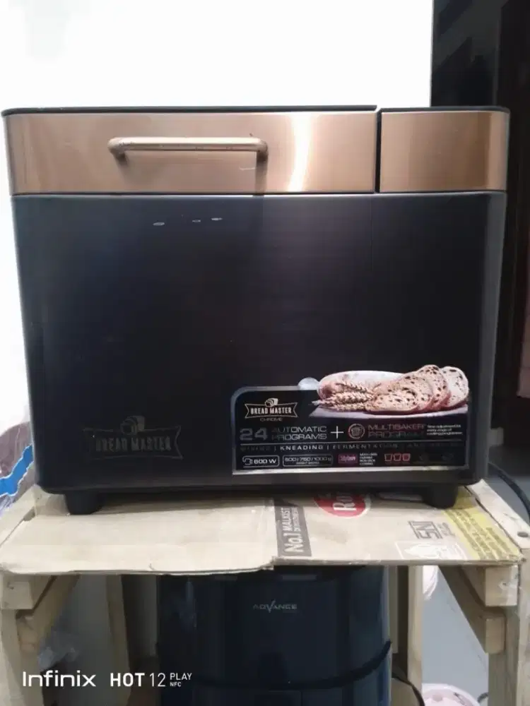Mesin pembuat roti otomatis