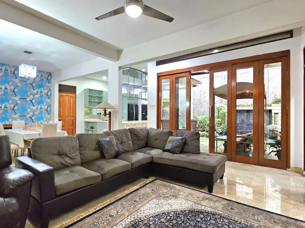Dijual Rumah Dengan Tanah Luas Nyaman Hadap Selatan Siap Huni di Kawasan Jaksel LR-13252