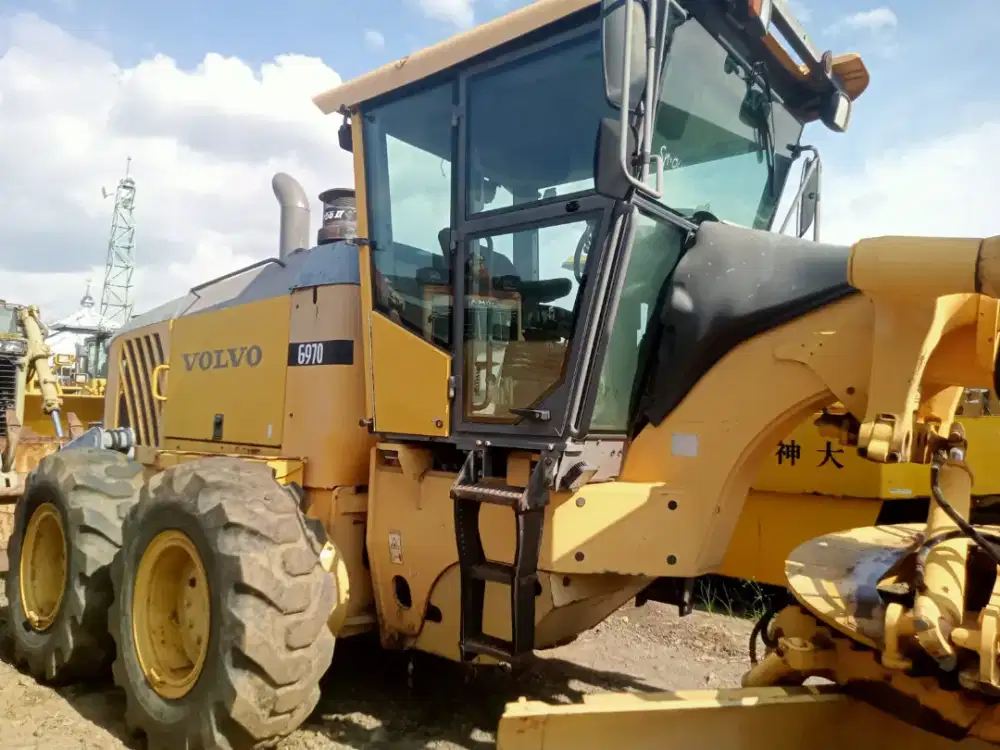 VOLVO G970 ALAT BERAT MOTOR GRADER 2012