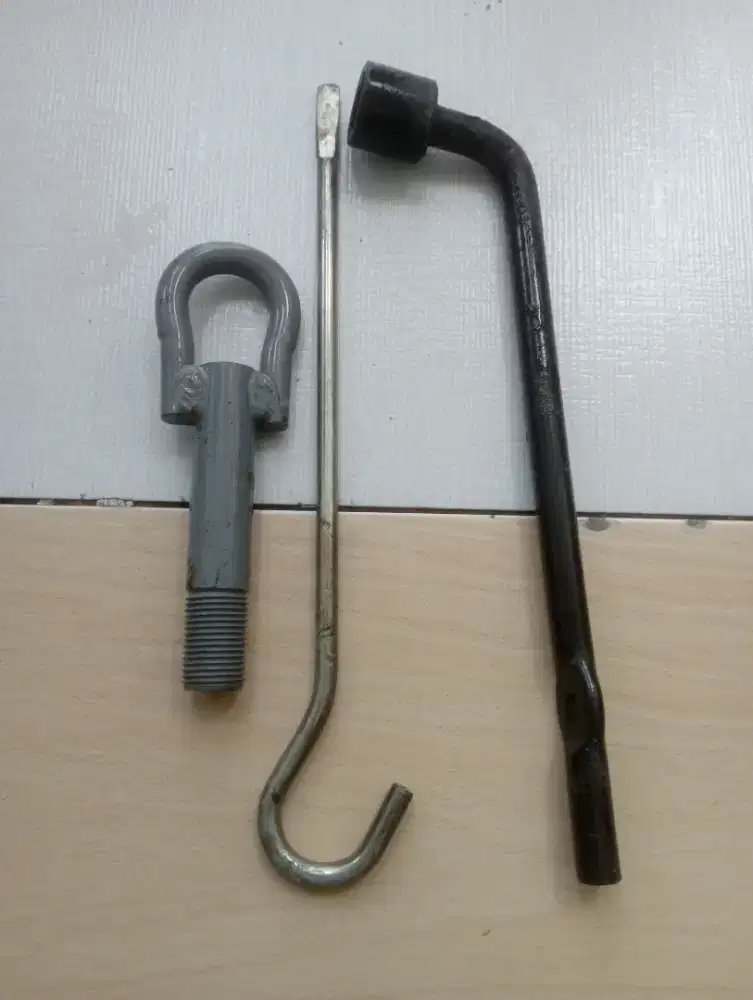 kunci roda,pemutar dongkrak,towing hook