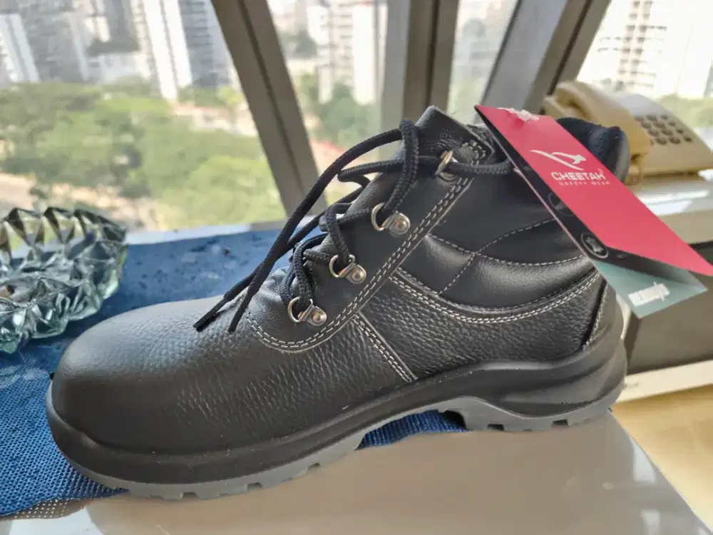 Sepatu Cheetah 7106 / Safety Shoe Baru